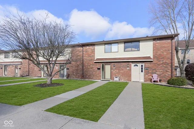 $1,350 | 114 Greenwood Trail N Drive, Greenwood, IN 46142