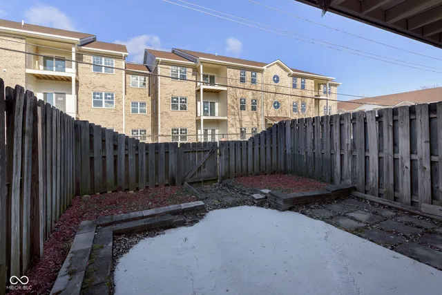 $1,350 | 114 Greenwood Trail N Drive, Greenwood, IN 46142