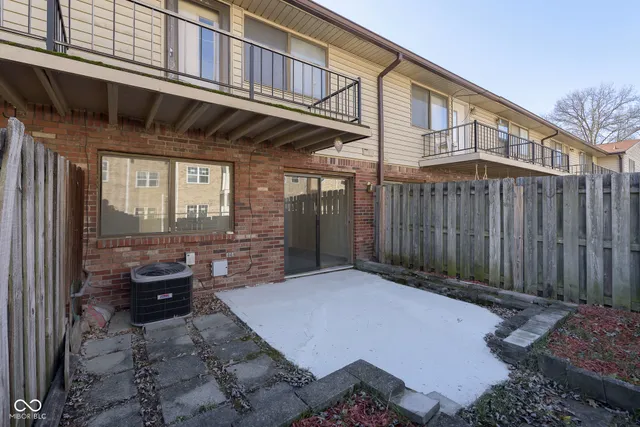 $1,350 | 114 Greenwood Trail N Drive, Greenwood, IN 46142