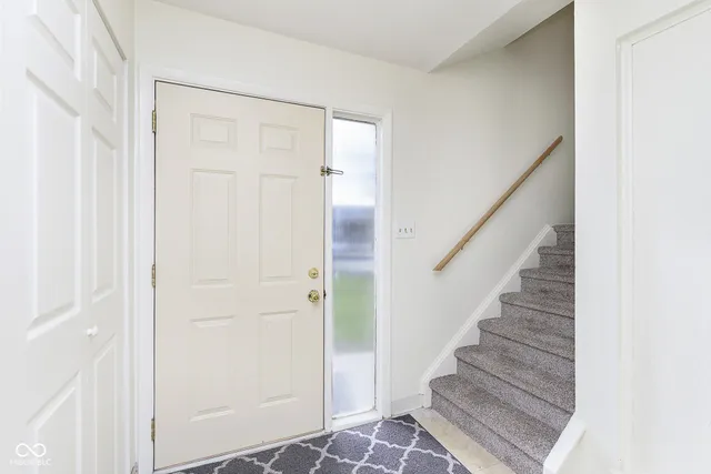 $1,350 | 114 Greenwood Trail N Drive, Greenwood, IN 46142