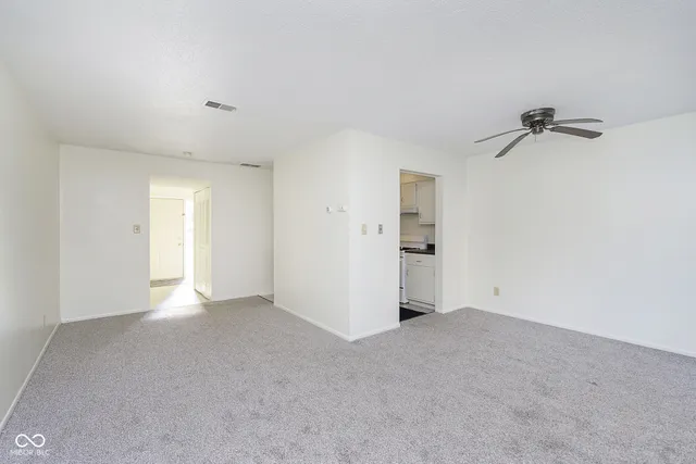 $1,350 | 114 Greenwood Trail N Drive, Greenwood, IN 46142