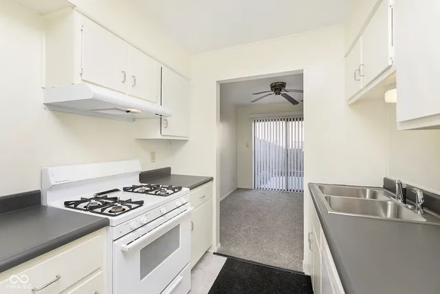 $1,350 | 114 Greenwood Trail N Drive, Greenwood, IN 46142