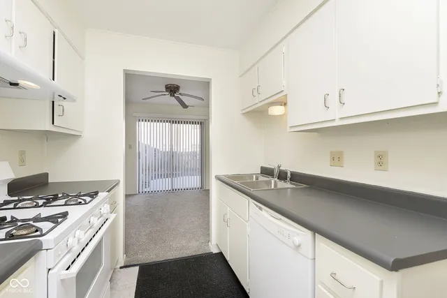 $1,350 | 114 Greenwood Trail N Drive, Greenwood, IN 46142