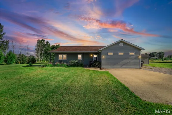 $350,000 | 9714 Hosto Road, Worden, IL 62097