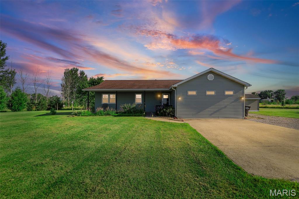 9714 Hosto Road Worden, IL 62097 - Photo 1 of 37