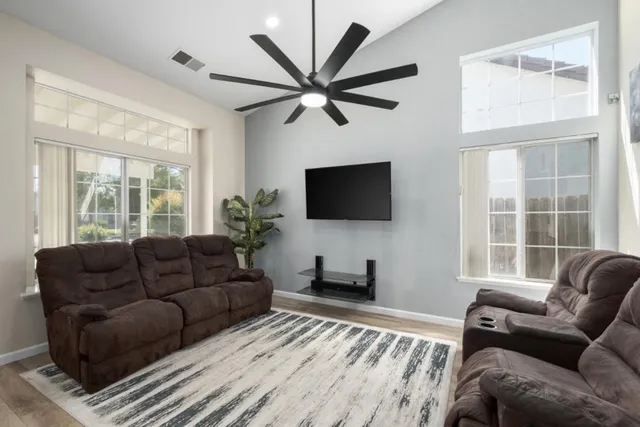 $540,000 | 6583 North State Avenue, Fresno, CA 93722