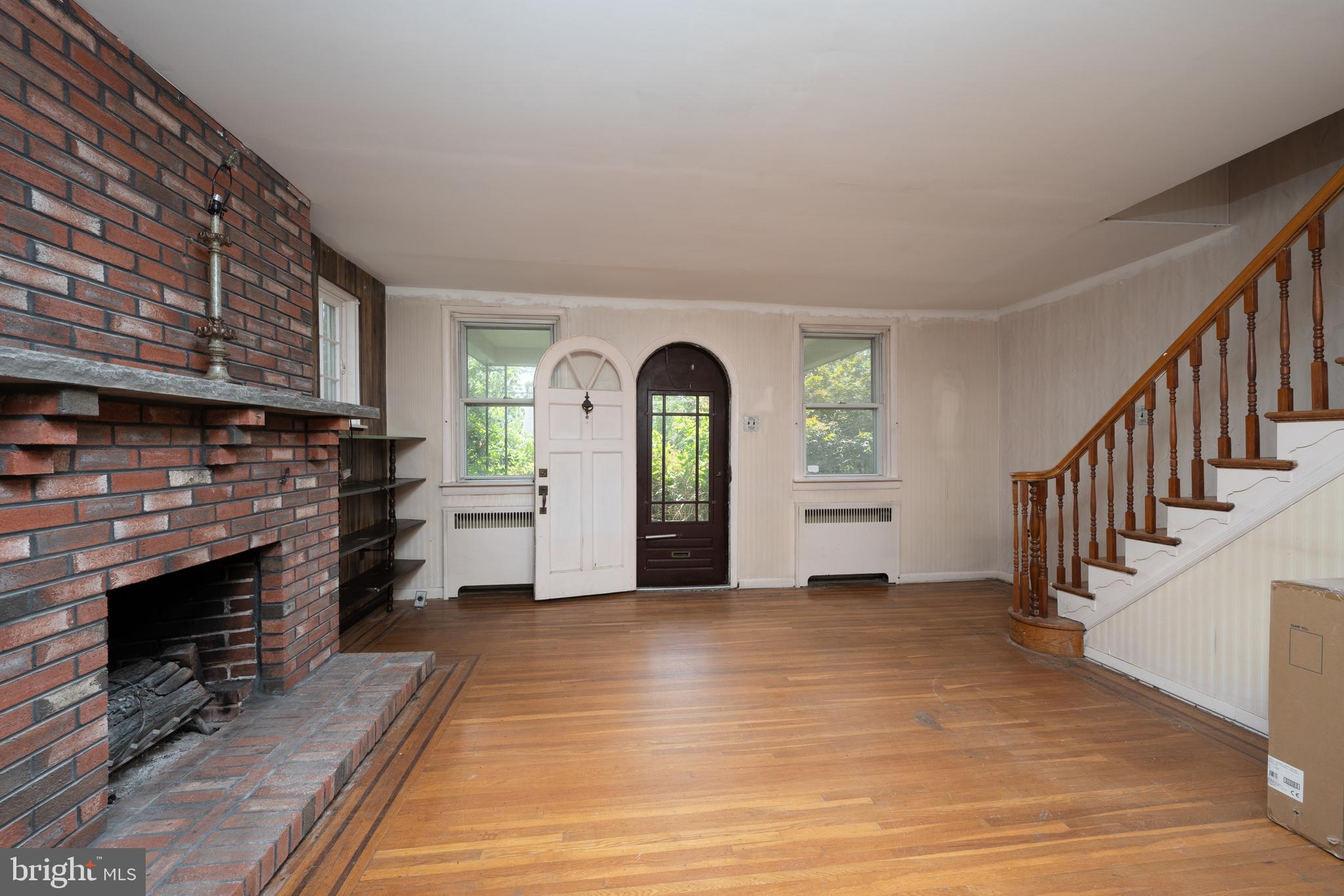 1323 Longshore Avenue Philadelphia, PA 19111 - Photo 6 of 31 living room