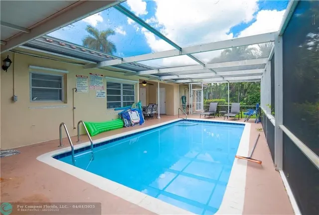 $10,000 | 2613-2615 Northeast 33rd Avenue, Fort Lauderdale, FL 33308