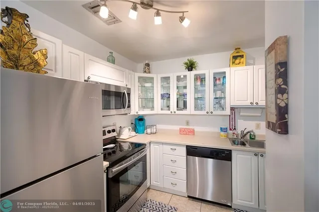 $10,000 | 2613-2615 Northeast 33rd Avenue, Fort Lauderdale, FL 33308