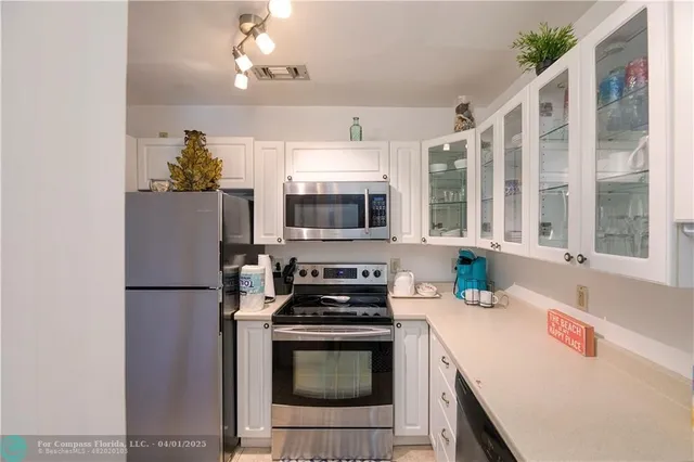 $10,000 | 2613-2615 Northeast 33rd Avenue, Fort Lauderdale, FL 33308