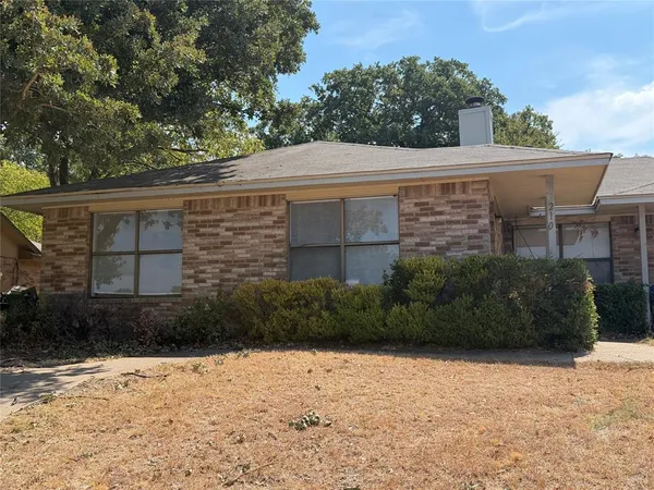 $1,650 | 210 Shady Valley Drive, Mansfield, TX 76063