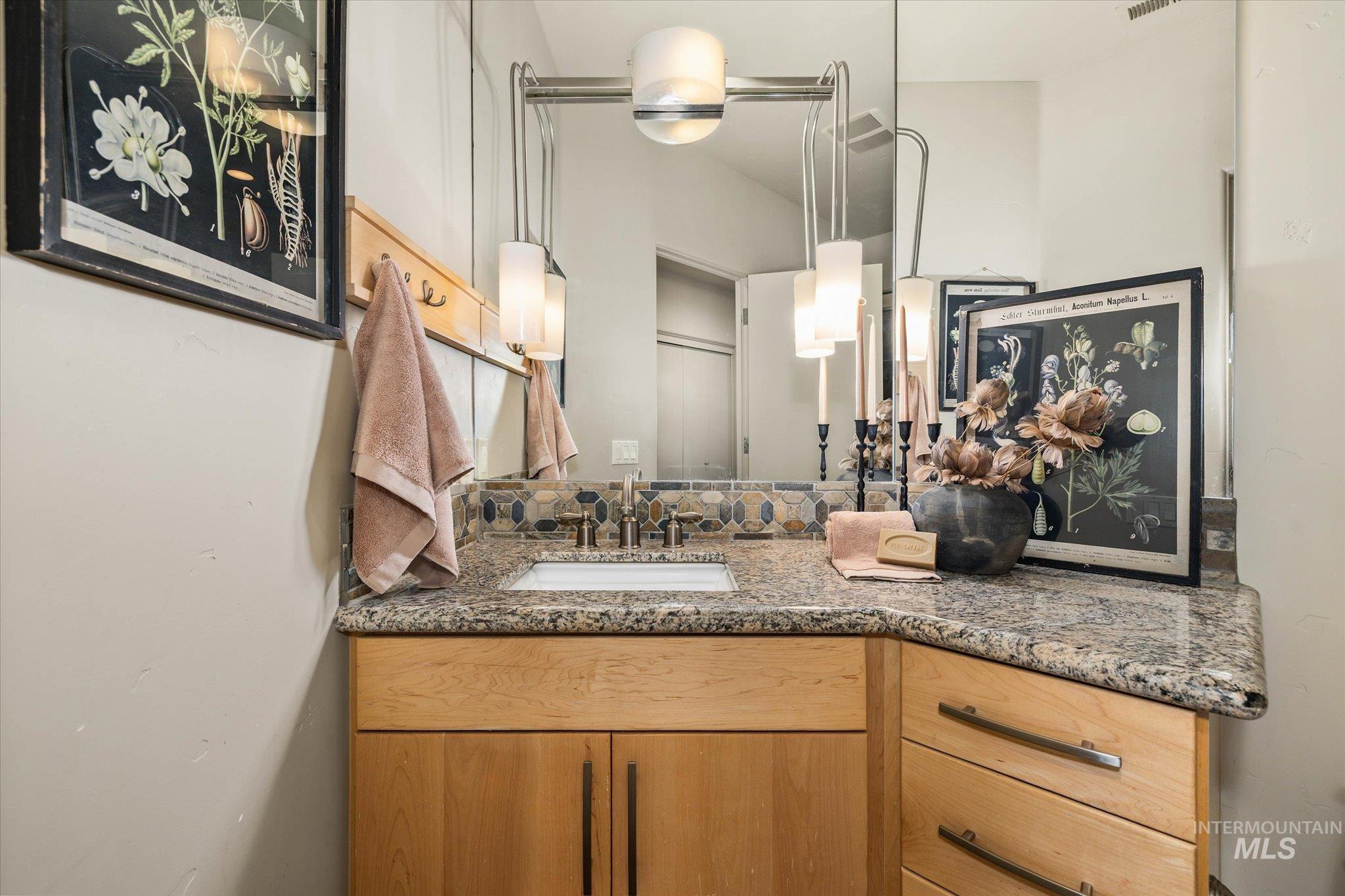 1400 North Razza Way Eagle, ID 83616 - Photo 32 of 50 Bathroom featuring vanity