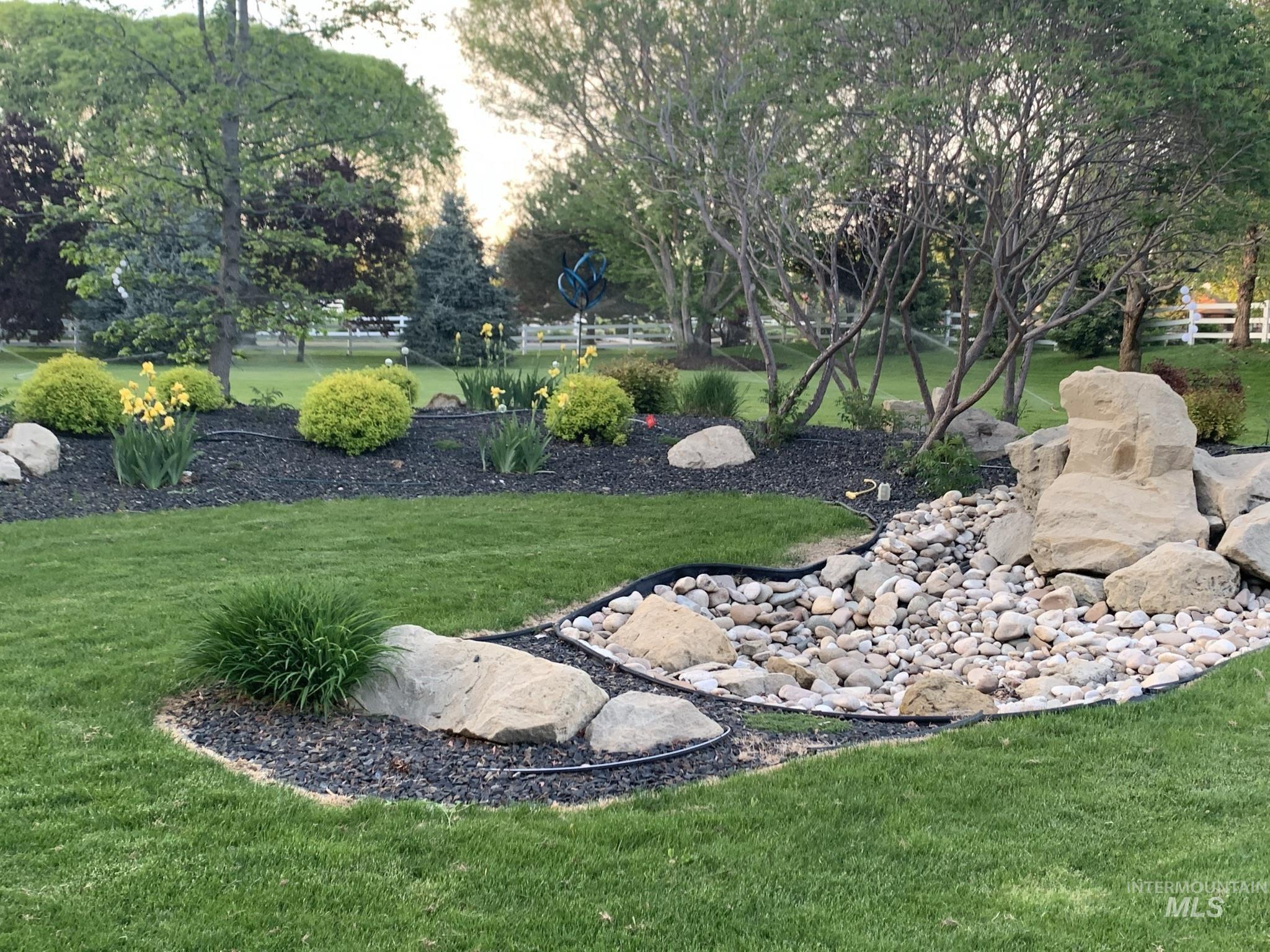 1400 North Razza Way Eagle, ID 83616 - Photo 44 of 50 View of green lawn