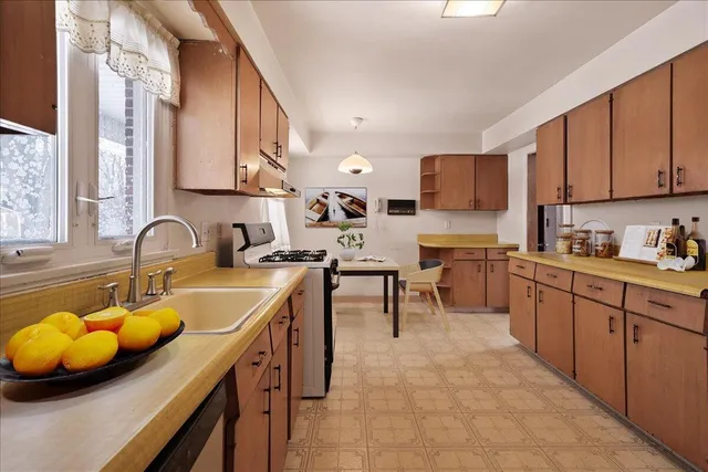 a view of walk in closet