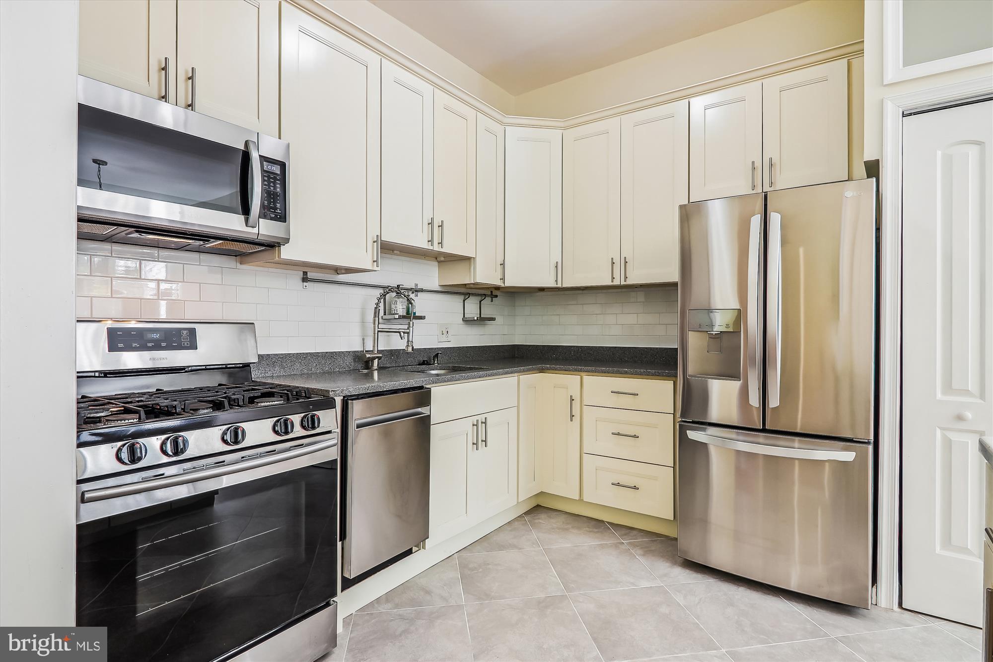 14432 Parkvale Road, Unit 6 Rockville, MD 20853 - Photo 4 of 44 Remodeled Kitchen with Granite & Stainless!