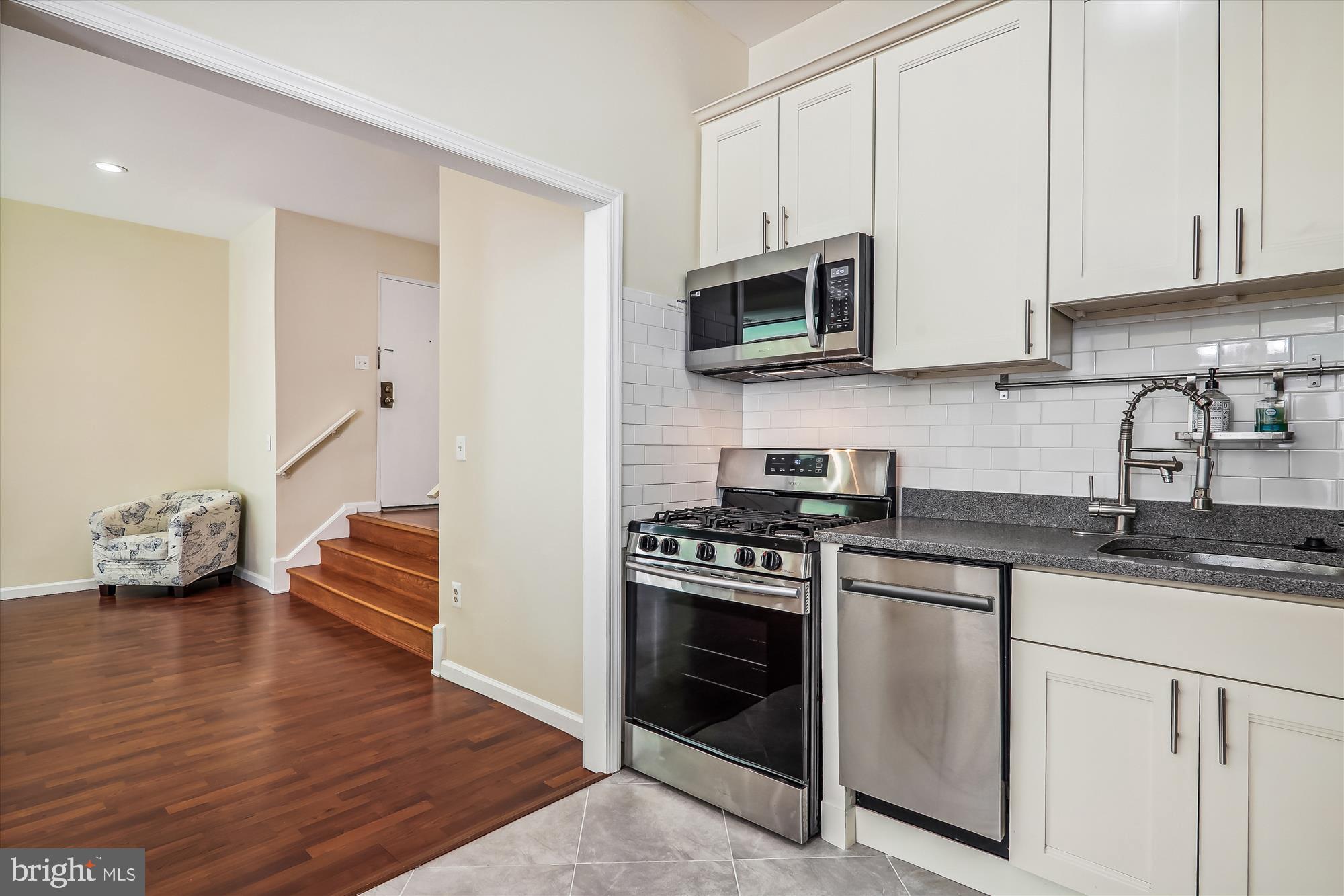 14432 Parkvale Road, Unit 6 Rockville, MD 20853 - Photo 6 of 44 Gas Range & New Microwave & Dishwasher