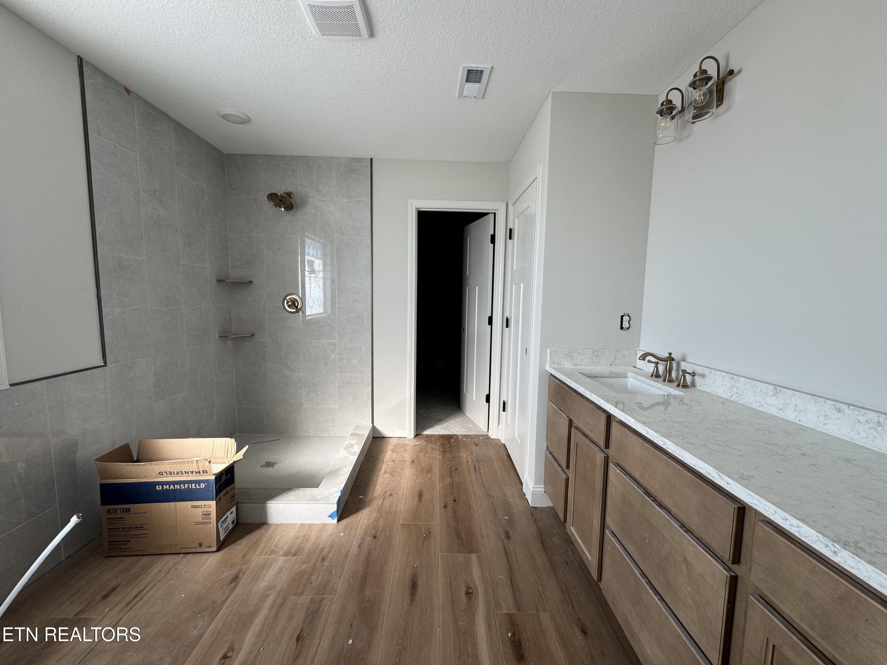 1891 Hickory Reserve Road Knoxville, TN 37932 - Photo 7 of 13 Primary Ensuite