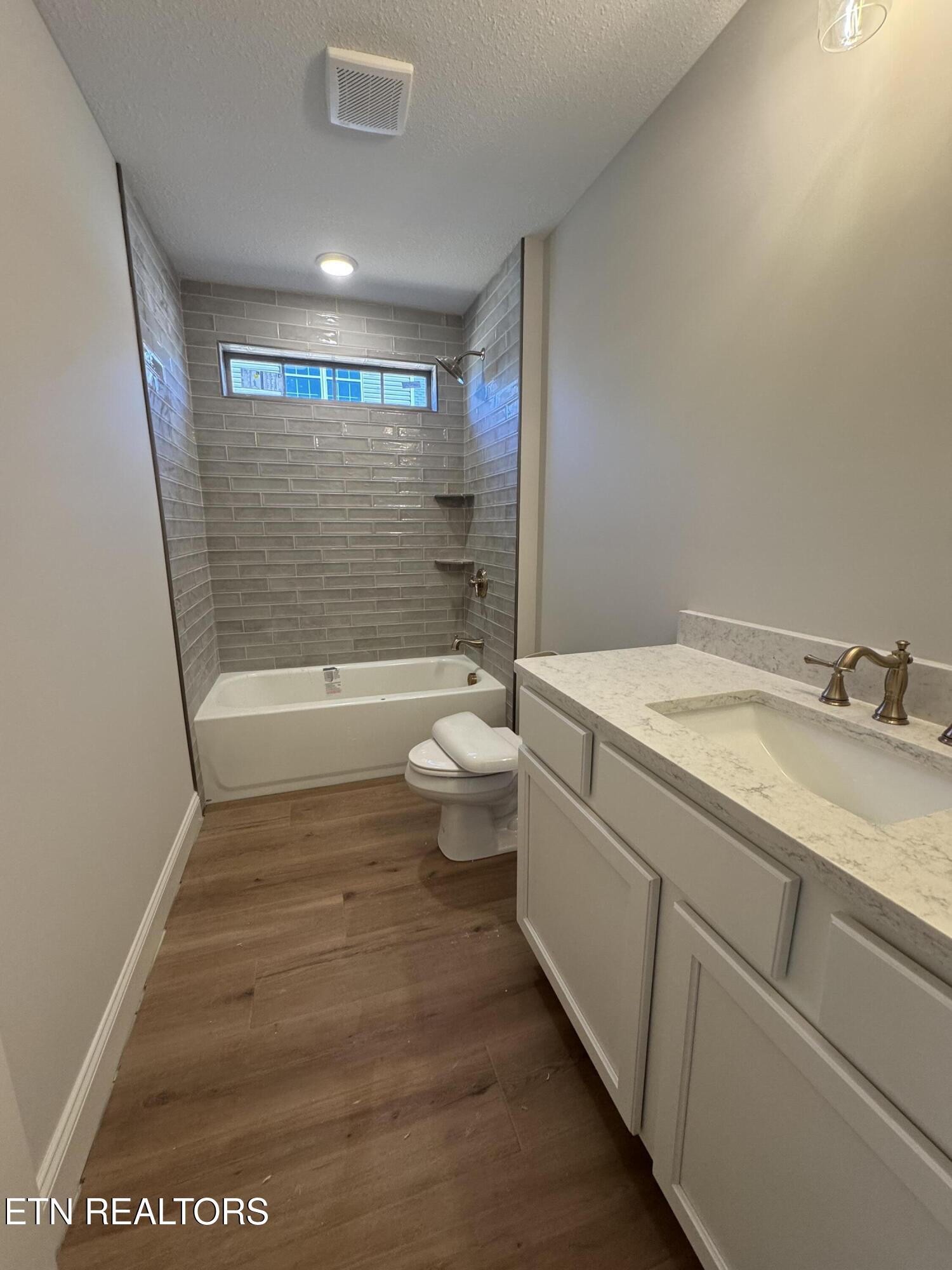 1891 Hickory Reserve Road Knoxville, TN 37932 - Photo 10 of 13 Hall Bathroom