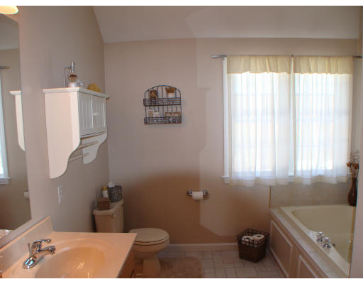 92 Mashapaug Road Sturbridge, MA 01566 - Photo 17 of 30