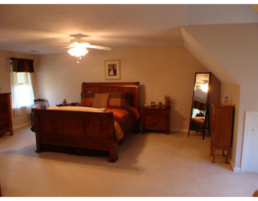 92 Mashapaug Road Sturbridge, MA 01566 - Photo 21 of 30
