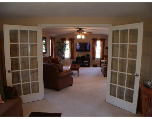 92 Mashapaug Road Sturbridge, MA 01566 - Photo 3 of 30