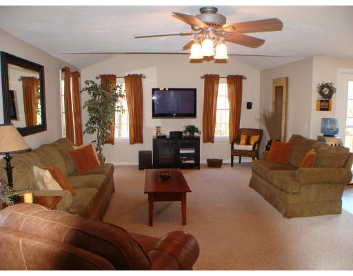 92 Mashapaug Road Sturbridge, MA 01566 - Photo 4 of 30