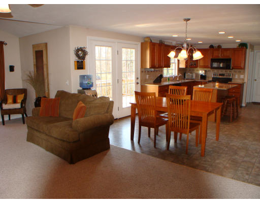 92 Mashapaug Road Sturbridge, MA 01566 - Photo 5 of 30