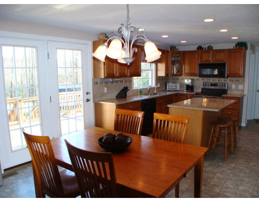 92 Mashapaug Road Sturbridge, MA 01566 - Photo 6 of 30