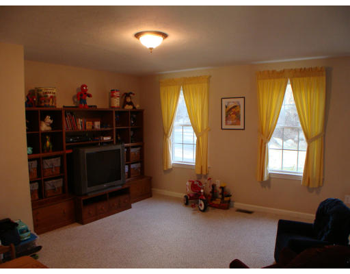 92 Mashapaug Road Sturbridge, MA 01566 - Photo 8 of 30