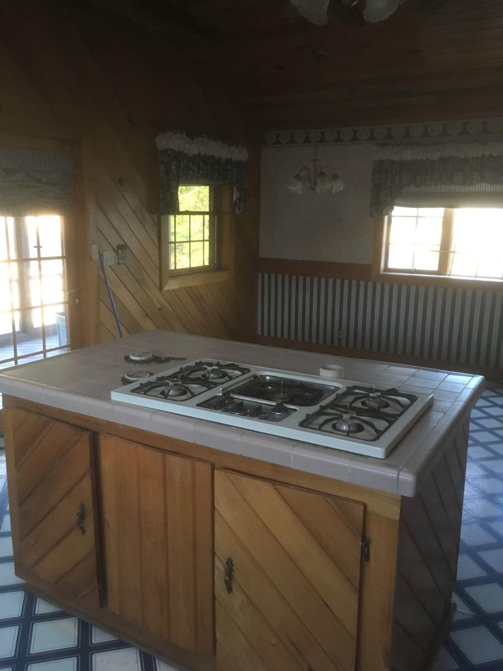 383 Green Meadow Road Sparta, TN 38583 - Photo 12 of 37 Kitchen island and dining area