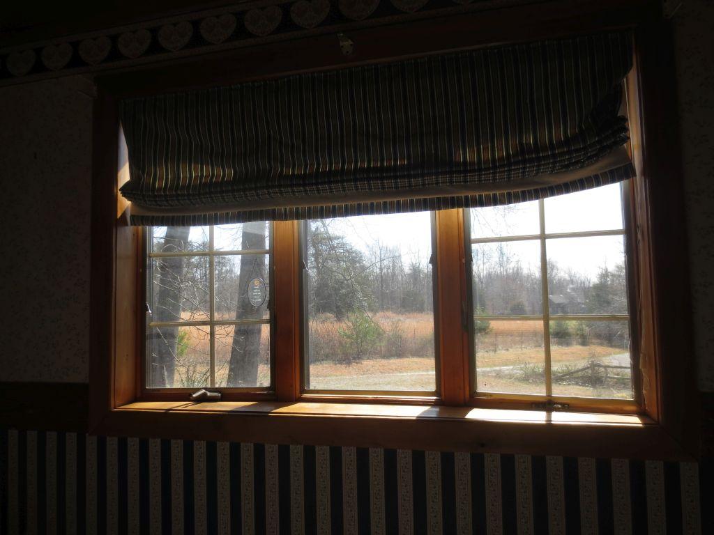 383 Green Meadow Road Sparta, TN 38583 - Photo 20 of 37 Living Room bay window