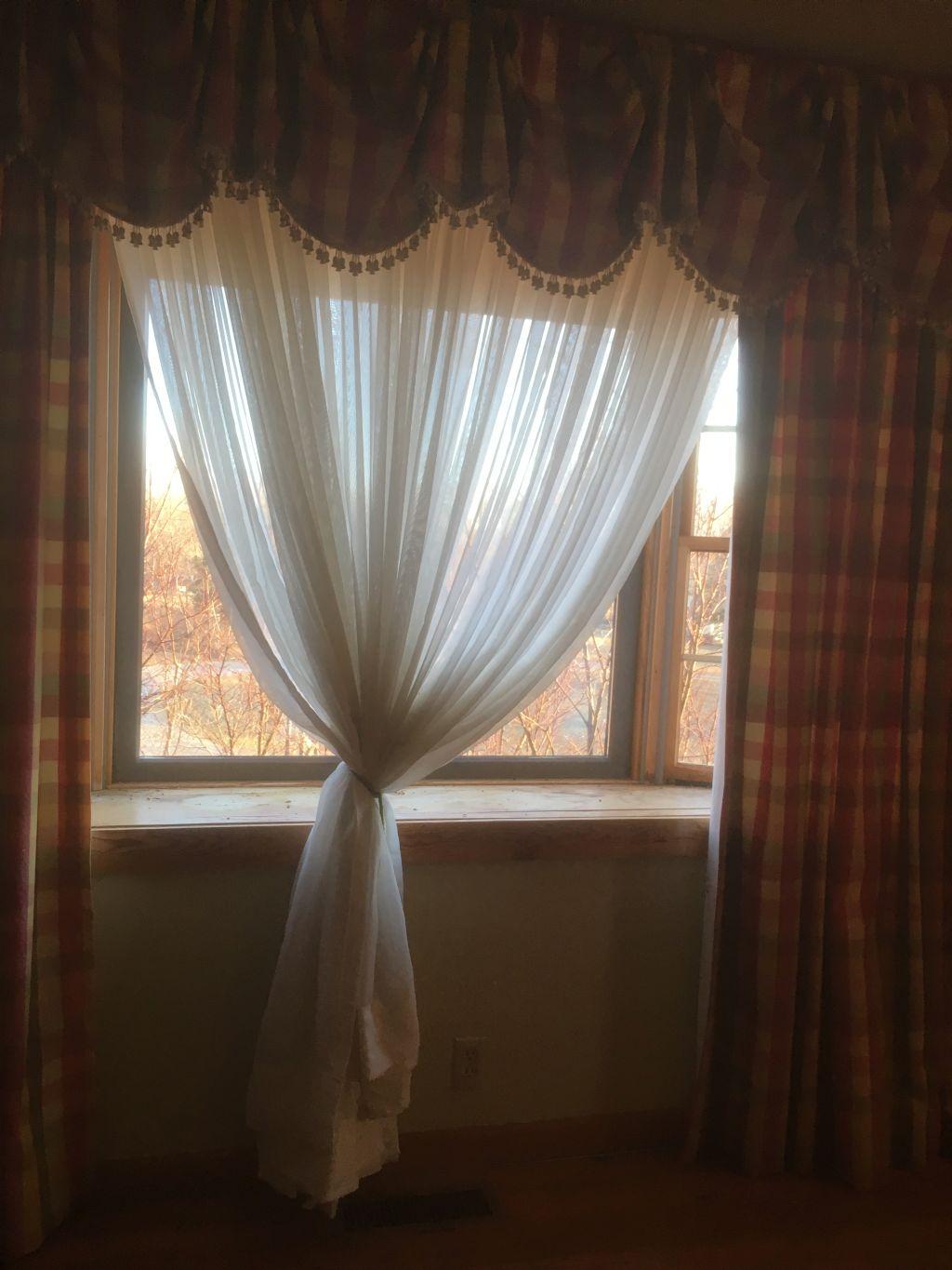 383 Green Meadow Road Sparta, TN 38583 - Photo 21 of 37 Living Room-Bay Window