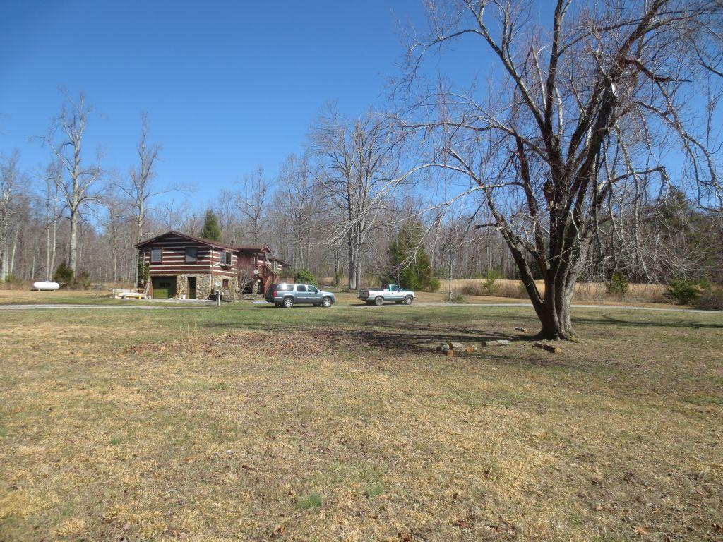 383 Green Meadow Road Sparta, TN 38583 - Photo 4 of 37 Outside looking at garage and front of h