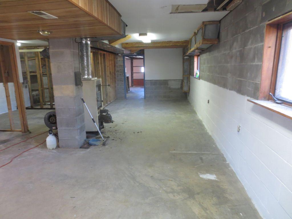 383 Green Meadow Road Sparta, TN 38583 - Photo 35 of 37 Basement looking SE