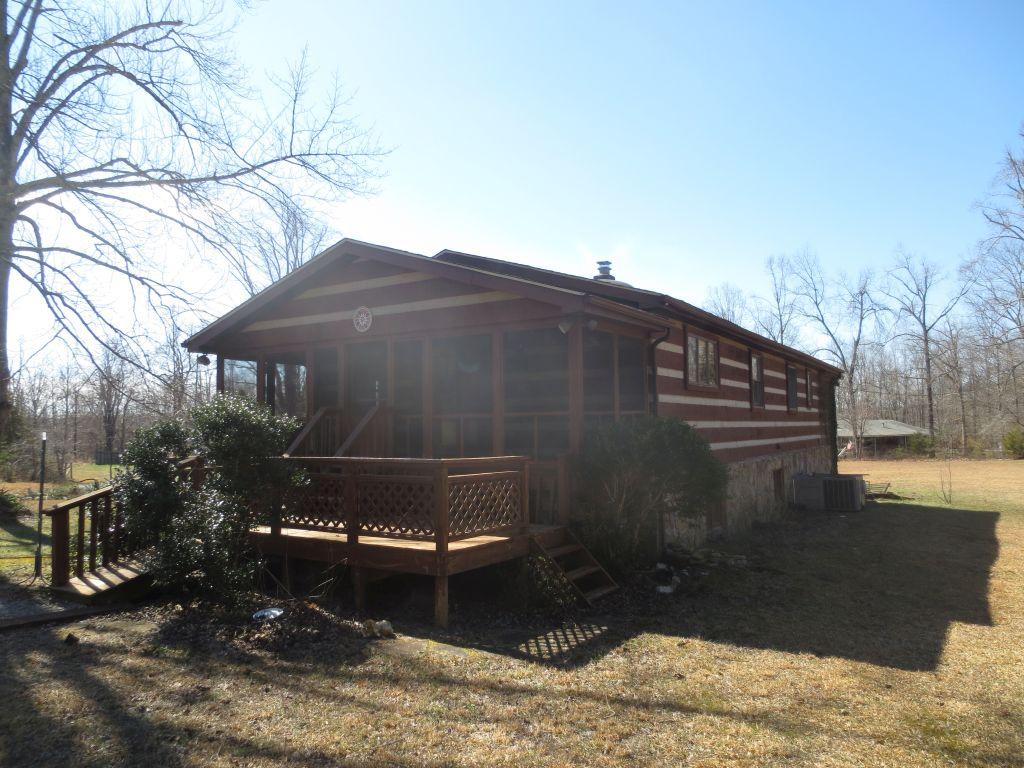 383 Green Meadow Road Sparta, TN 38583 - Photo 5 of 37 Outside looking at porch (2)