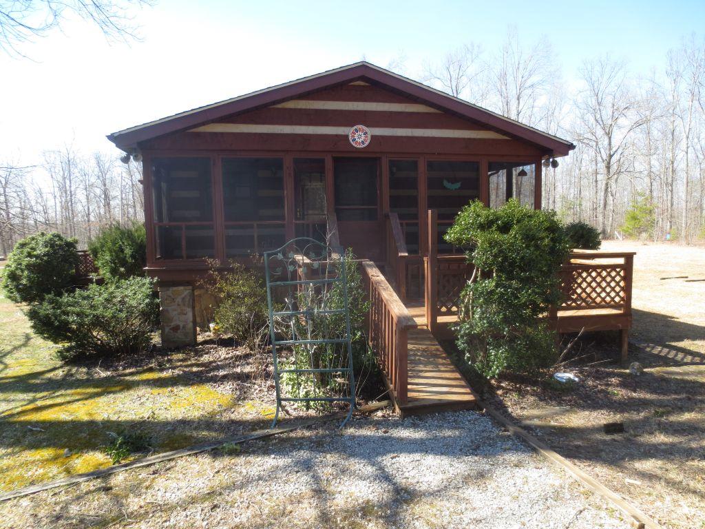 383 Green Meadow Road Sparta, TN 38583 - Photo 6 of 37 Outside looking at porch