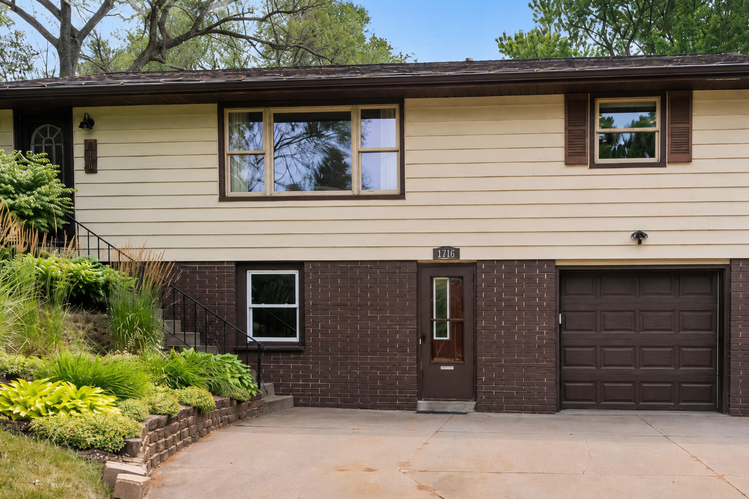1716 County Rd C East Maplewood, MN 55109 - Photo 32 of 34 Gallery Image 32