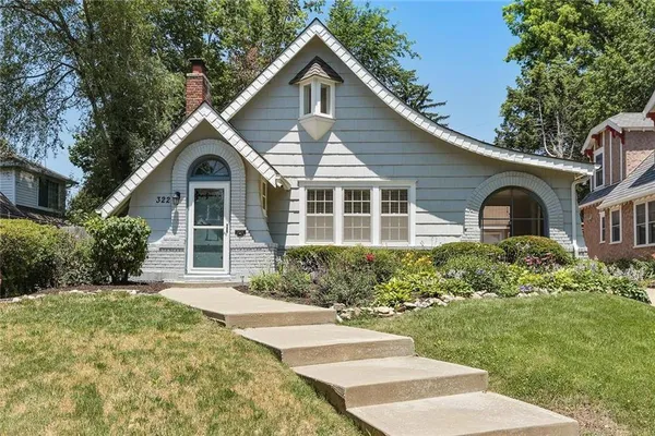 $450,000 | 322 East 70th Terrace, Kansas City, MO 64113