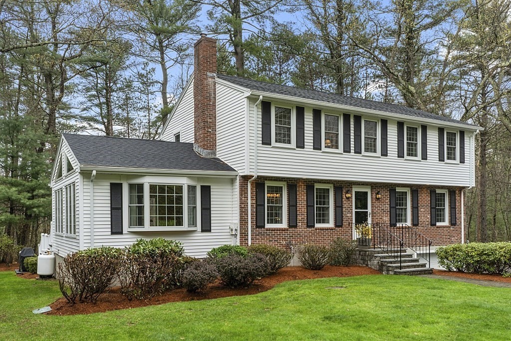 28 Mohawk Road Andover, MA 01810 - Photo 1 of 37 Gallery Image 1
