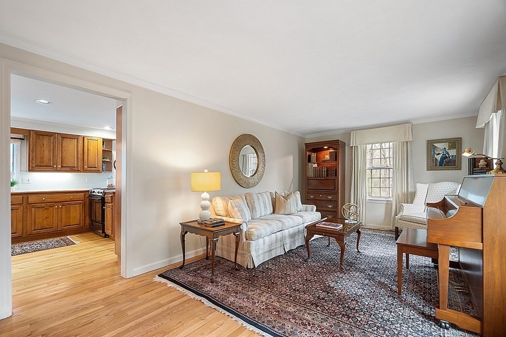 28 Mohawk Road Andover, MA 01810 - Photo 3 of 37 Gallery Image 3