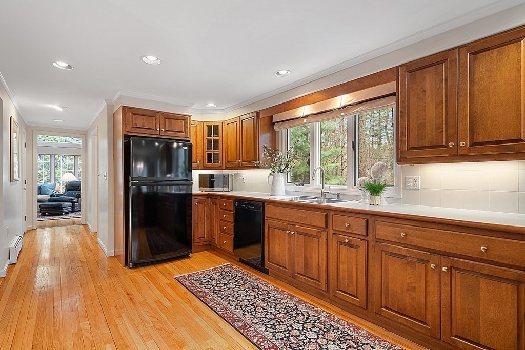 28 Mohawk Road Andover, MA 01810 - Photo 8 of 37 Gallery Image 8