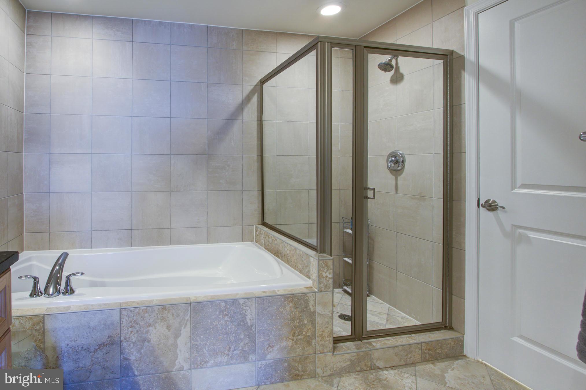 11990 Market Street, Unit 807 Reston, VA 20190 - Photo 19 of 30 Bath (Master)