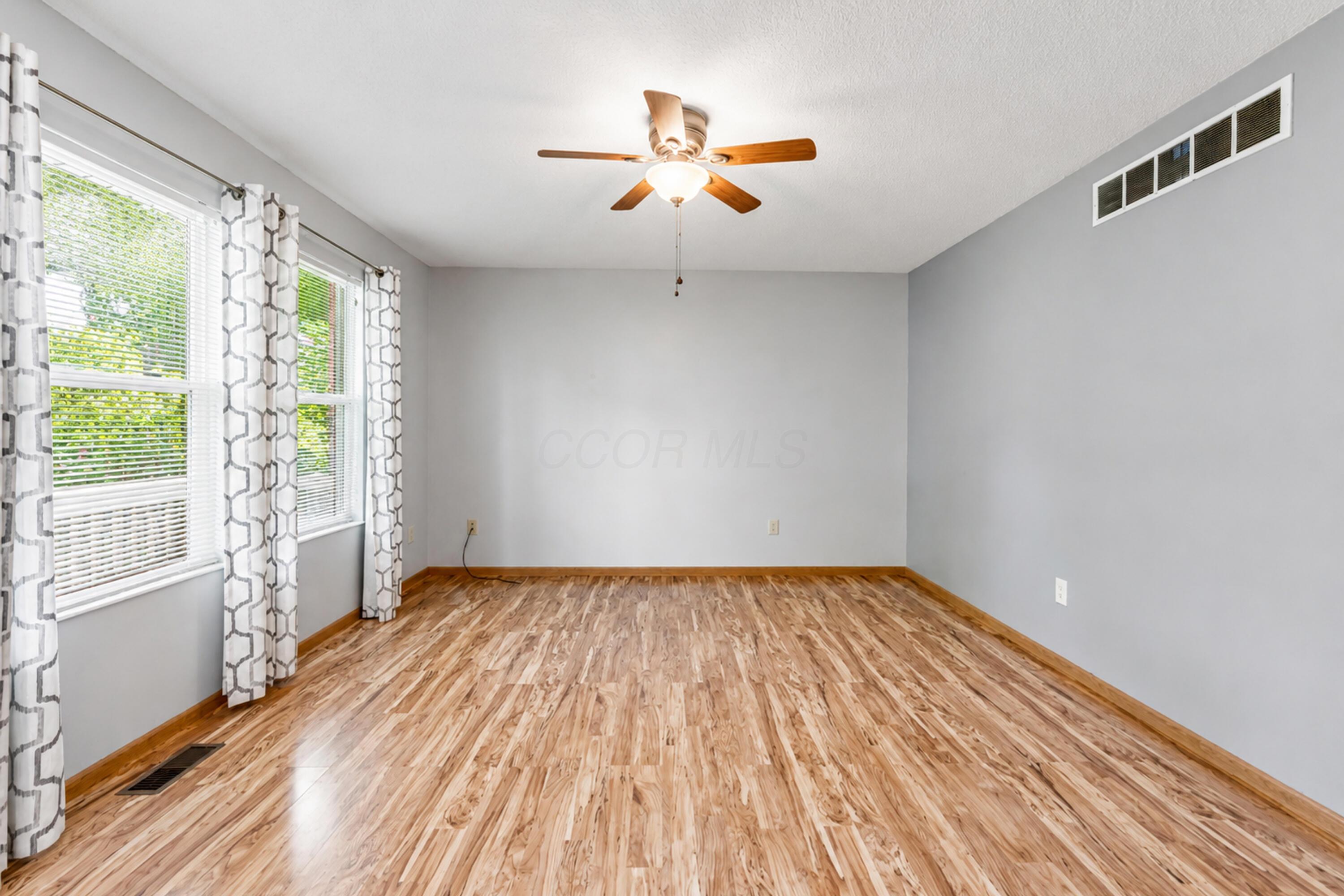 47 High Street Delaware, OH 43015 - Photo 7 of 42 Living room