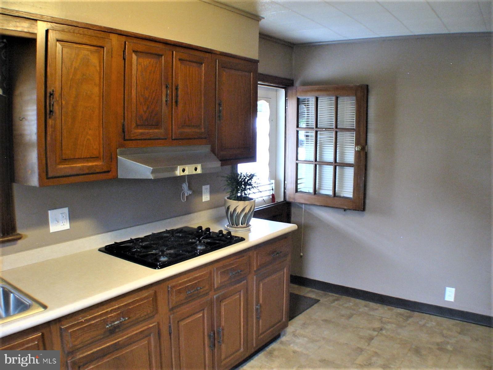 2901 Morris Road Ardmore, PA 19003 - Photo 5 of 67 tile ceiling, crown molding ...