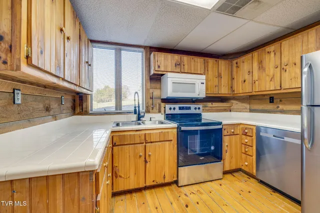 $1,300 | 2444 West Allens Bridge Road, Unit 14, Greeneville, TN 37743