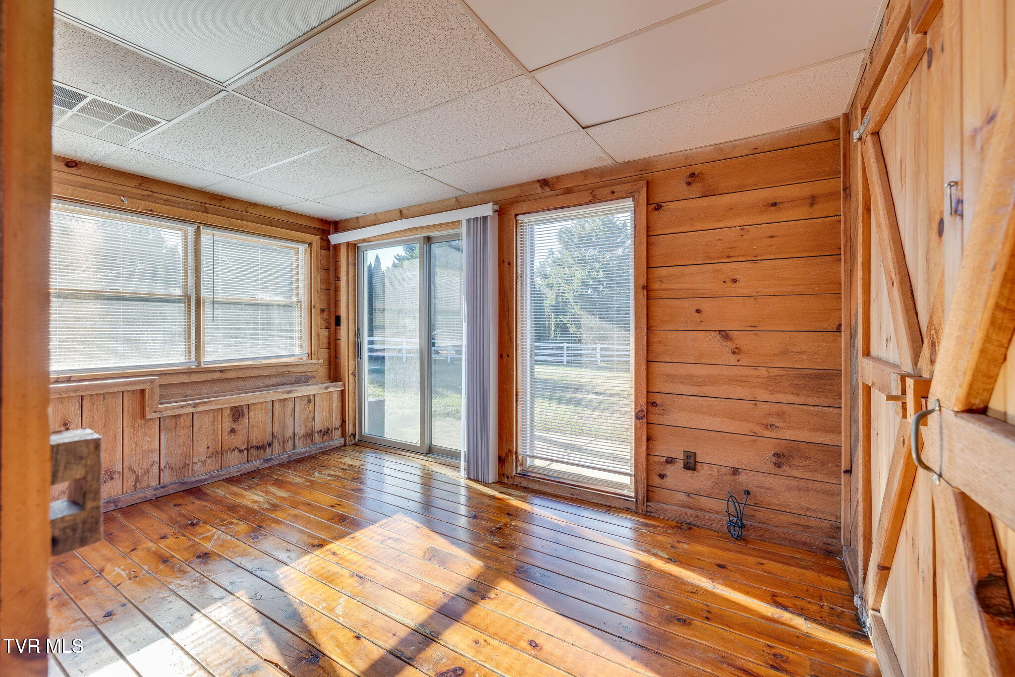 2444 West Allens Bridge Road, Unit 14 Greeneville, TN 37743 - Photo 18 of 26 016