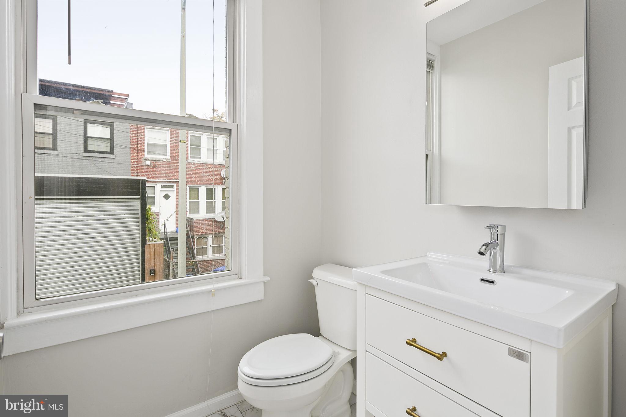228 17th Street Northeast Washington, DC 20002 - Photo 11 of 31 Powder room - main level