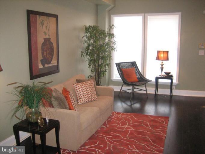 26 North E Avenue Baltimore, MD 21224 - Photo 6 of 20 Living Room