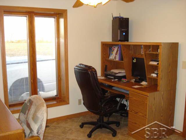 20044292-3.JPG