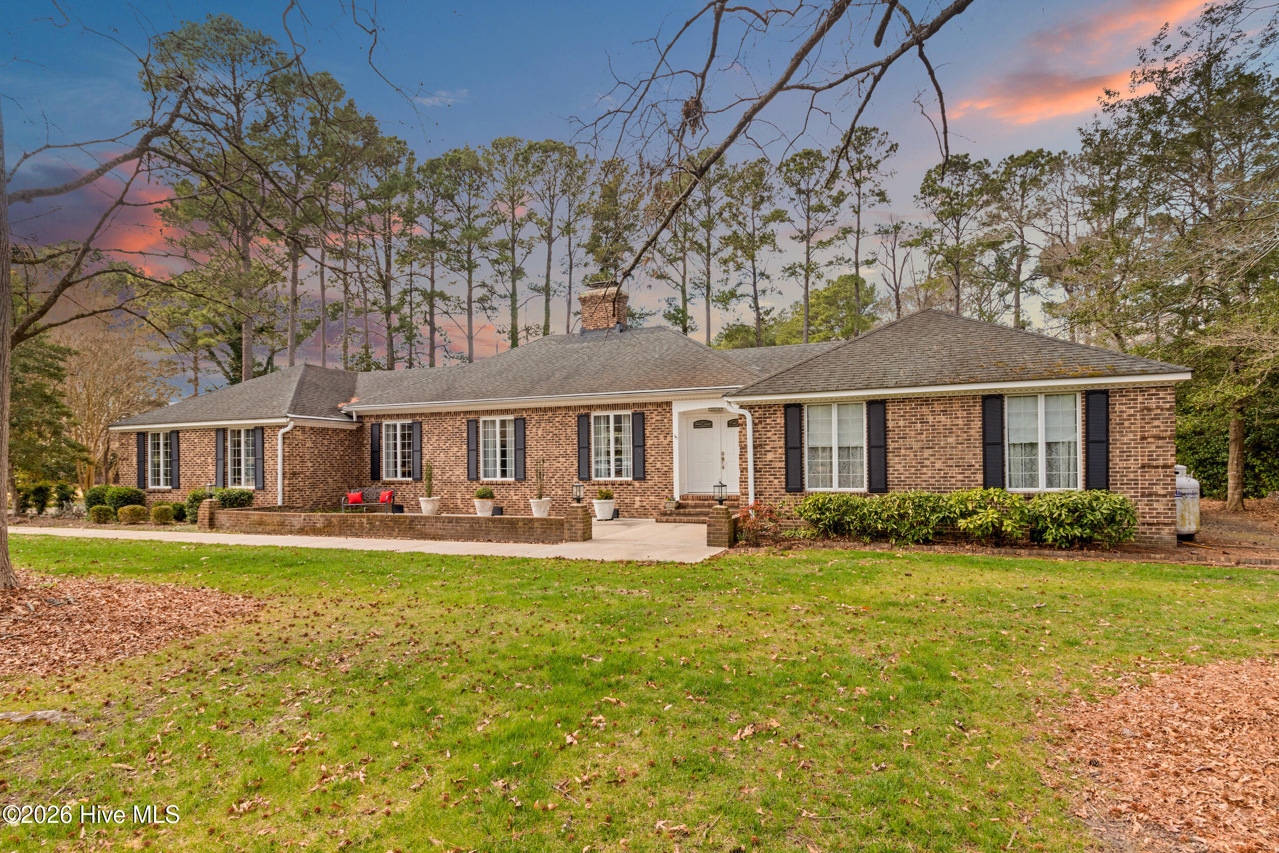 409 Inlet Drive Elizabeth City, NC 27909 - Photo 1 of 56 This home has been meticulously maintained over the years and has that unique charm and character so many are seeking!